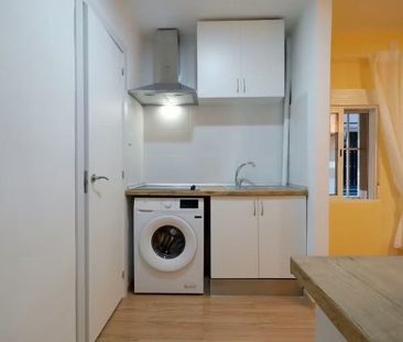 Calle de Carracedo, Madrid, Community of Madrid 28024 - Photo 6