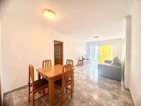 SE ALQUILA AMPLIA VIVIENDA EN EDIFICIO CAMPO ESPAÑA – 0020-00041 - Photo 2