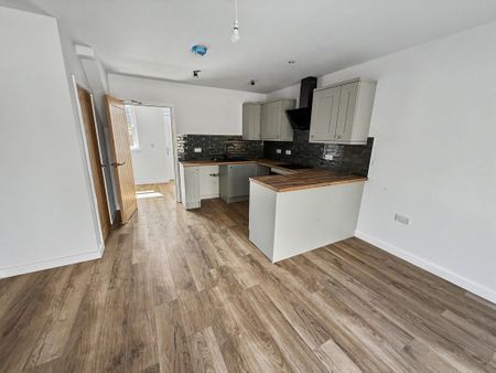 1 Lion Terrace, Wem, Shropshire, SY4 5AA - Photo 4
