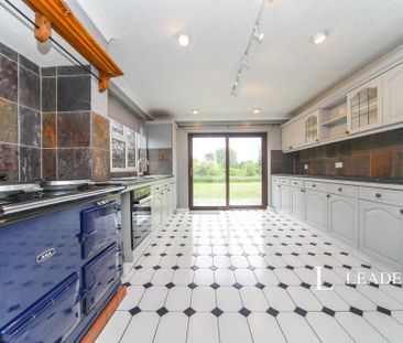 4 bedroom detached house to rent - Photo 1