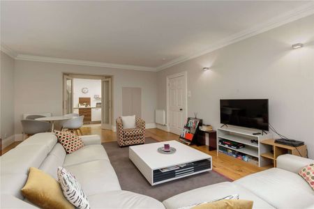 A truly stunning main door lower ground floor furnished two bedroom, two bathroom garden flat in the city centre. - Photo 4