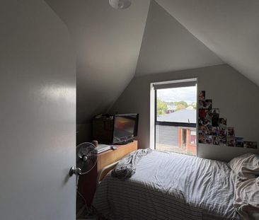 Spacious Four-Bedroom Townhouse - Hamilton East - Photo 3