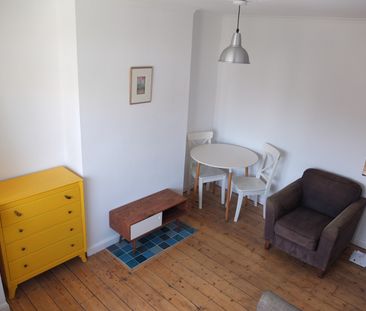 2 Bed Flat, Holmesdale Close, SE25 - Photo 2