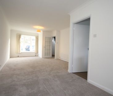 Regency Drive, West Byfleet - Photo 1