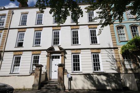 4 bed flat to rent in Dowry Square, Bristol, BS8 - Photo 3