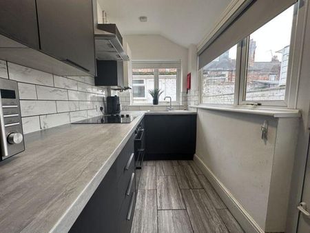 4 bedroom terraced house to rent - Photo 4