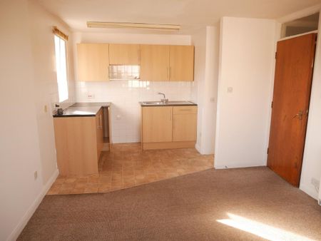 1 bedroom flat to rent - Photo 4