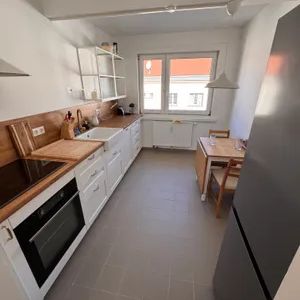 Sonnige Gemeindewohnung mit schöner Küche zur Direktvergabe (15 Punkte) - Photo 3