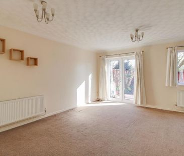 3 bedroom end of terrace house to rent - Photo 2