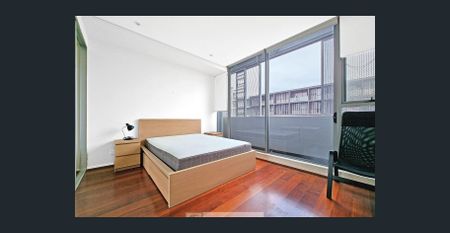 Penthouse-Style Living with Rooftop Terrace & City Views - Photo 2