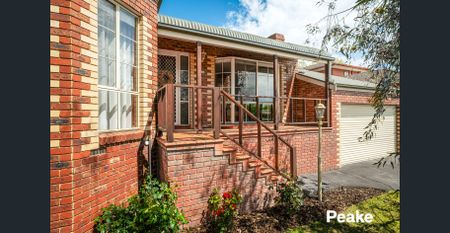 Timeless Federation Elegance In A Peaceful Court - Photo 2