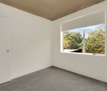 MODERN TWO BEDROOM UNIT IN CONVEIENT LOCATION - Photo 3