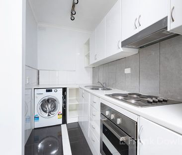 6/4 Prince Street Essendon - Photo 2