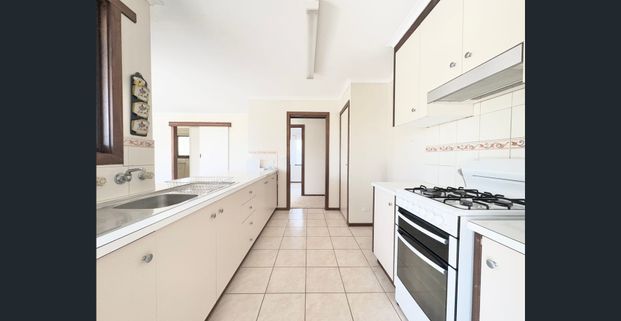 Comfortable Family Home in Quiet Location - Photo 1