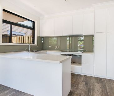 Brilliant Townhouse in Central Oakleigh - Photo 1