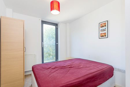 2 Bed Flat, The Drakes, SE8 - Photo 5
