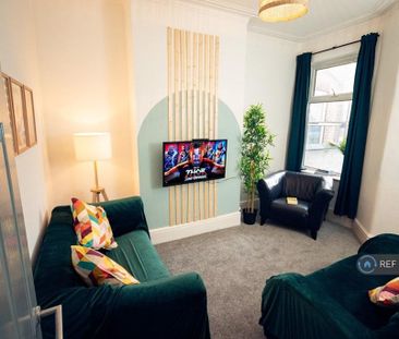 1 bedroom in a house share to rent - Photo 2