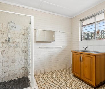 Family Home - Photo 5