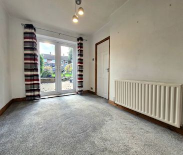 3 bedroom mid terrace to let - Photo 5