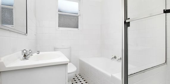 North Facing Garden Apartment - Photo 2