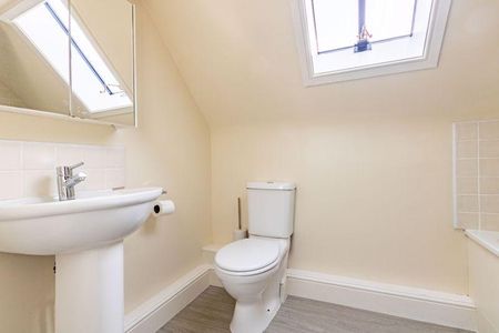 2 bedroom semi-detached house to rent - Photo 5