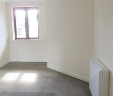 1 bedroom retirement property to rent - Photo 3