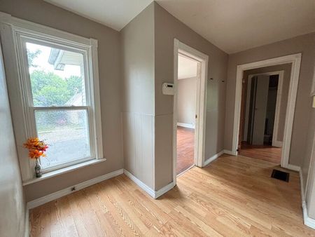 $1,649 / 3 br / 1 ba / 82 1/2 Grey st - Photo 3