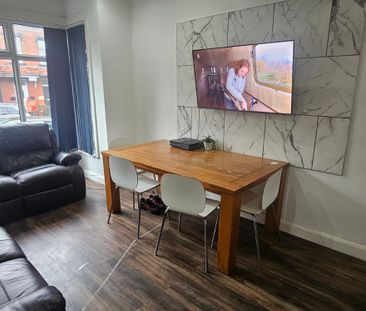 6 Bed - 69 Headingley Avenue, Headingley, Leeds - LS6 3ER - Student - Photo 1