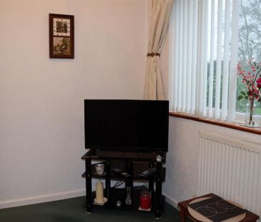 3 bedroom detached bungalow to rent - Photo 2
