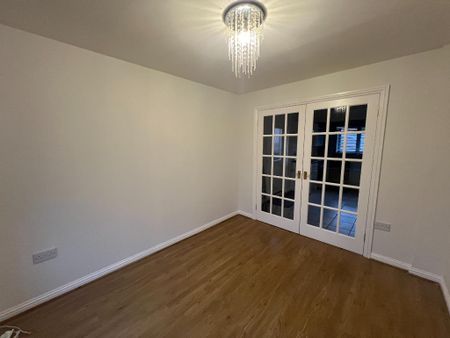4 bedroom detached house to rent - Photo 3