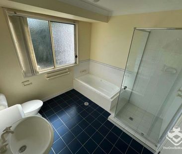 Beautiful 3 bedroom and 2 bathroom townhouse - Photo 6