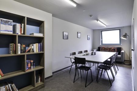 1 bedroom in a flat share to rent - Photo 5
