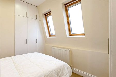 A beautifully presented one bedroom flat situated in a highly desirable part of Fulham - Photo 4