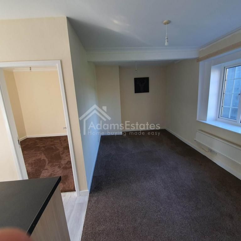 1 bedroom block of apartments to rent - Photo 1