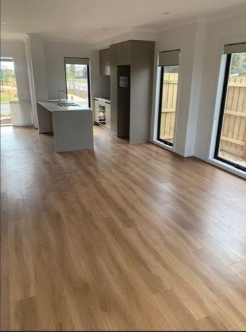 Near new townhouse! - Photo 3