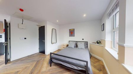 Room in a Shared House, Langworthy Road, M6 - Photo 4