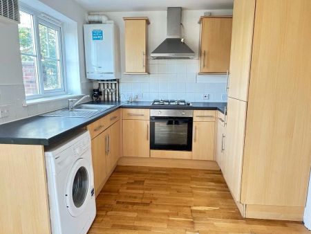 Harton Close, Redcar, North Yorkshire, TS10 5NH - Photo 3