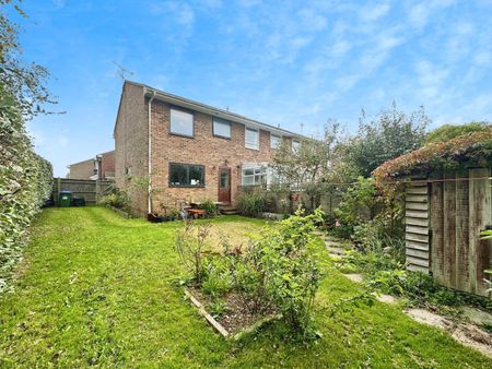2 bedroom end of terrace to rent Godfrey Close, Lewes - Photo 3