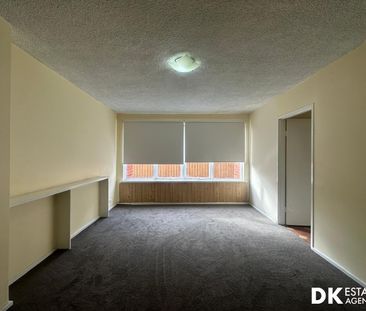 Cozy 2 Bedroom Flat with Premium Location - Photo 1