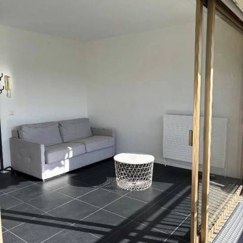 Deux pièces meublées avec parking, balcon et piscine - Photo 1