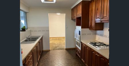 LOADS OF SPACE FOR THE FAMILY! - Photo 5