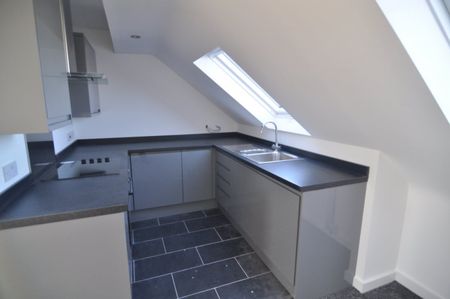 2 bed Apartment - To Let - Photo 3