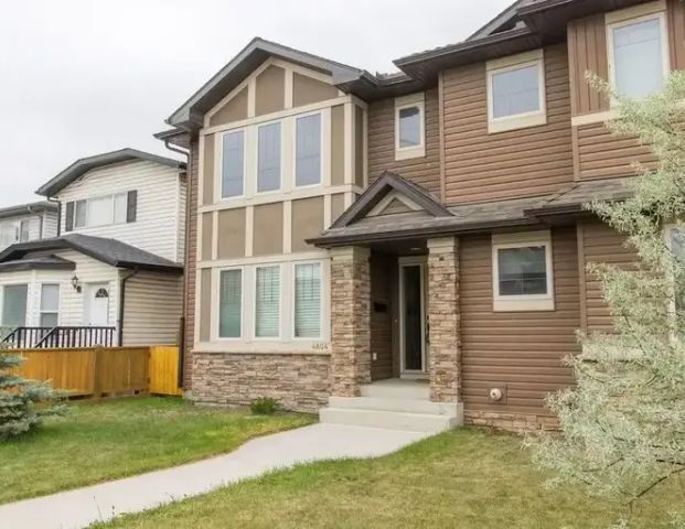 MODERN AND BRIGHT 3 BEDROOM FAMILY HOME IN VIBRANT MONTGOMERY | 4804 Bowness Rd NW, Calgary - Photo 1