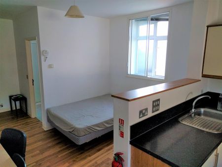 Studio to rent - Photo 2