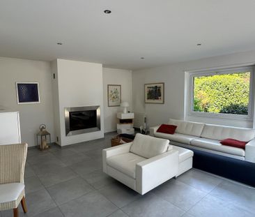 Detached house - Photo 1