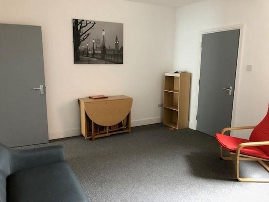 1 bedroom in a house share to rent - Photo 1