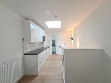 Balham High Road, London SW12 - Photo 2