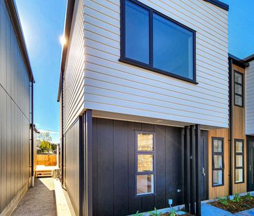 Wainuiomata, 2 bedrooms with Carpark - Photo 3