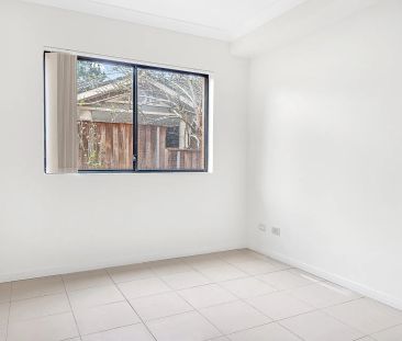 Beautifully Presented Apartment In Blue Ribbon Location - Photo 5