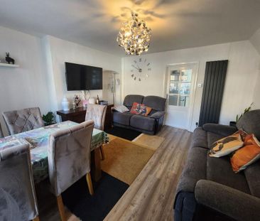 3 bedroom end of terrace house to rent - Photo 3